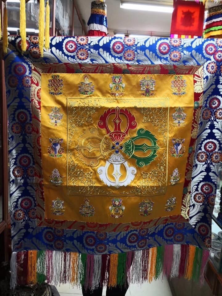 KHĂN TRẢI BÀN, RÈM QUÂY