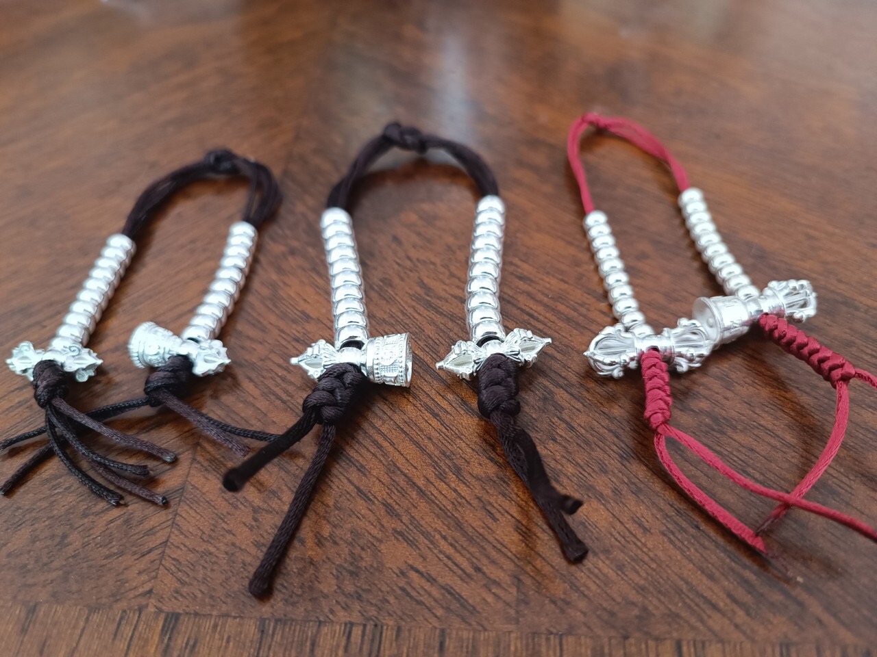 Bộ đếm túc số chuông chày bằng bạc