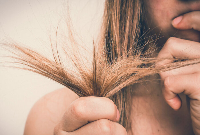 Điểm danh 5 nguyên nhân tóc khô xơ gãy rụng bạn không ngờ đến