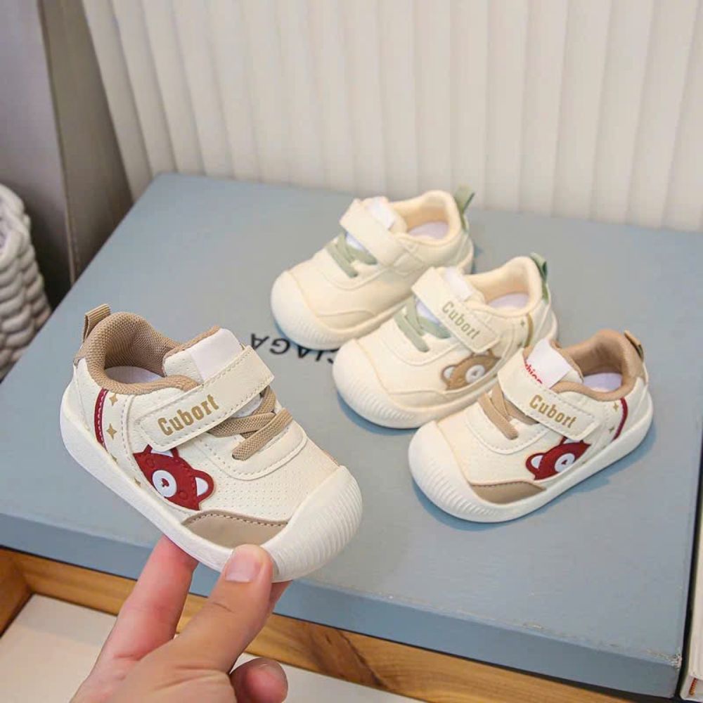 Giày thể thao tập đi Cubort hình gấu cho bé