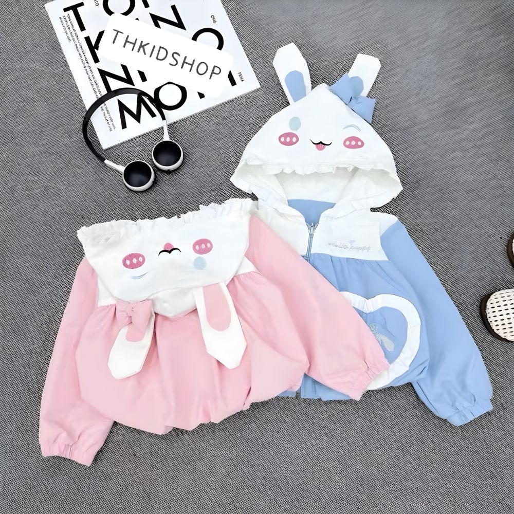 Áo khoác gió tai thỏ đính nơ phối ren bèo cho bé gái