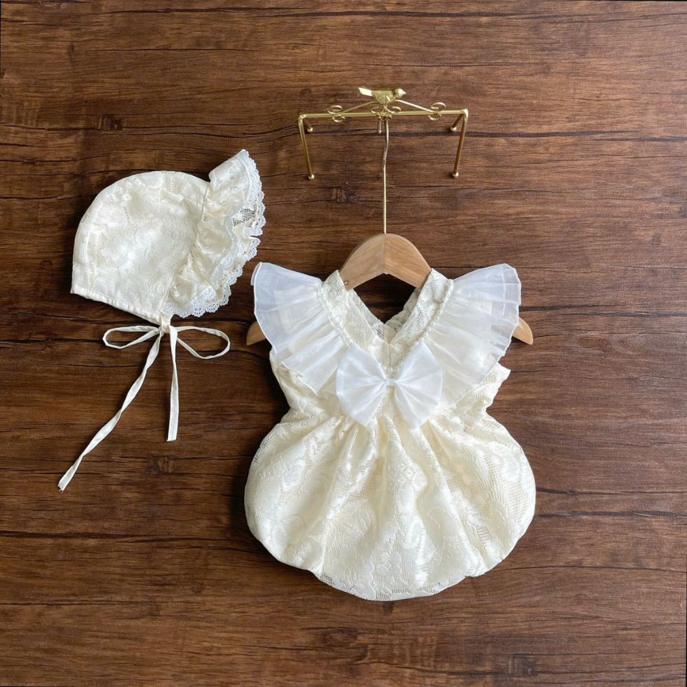 Body cổ tim ren vân hoa be cánh tiên kèm nón vải