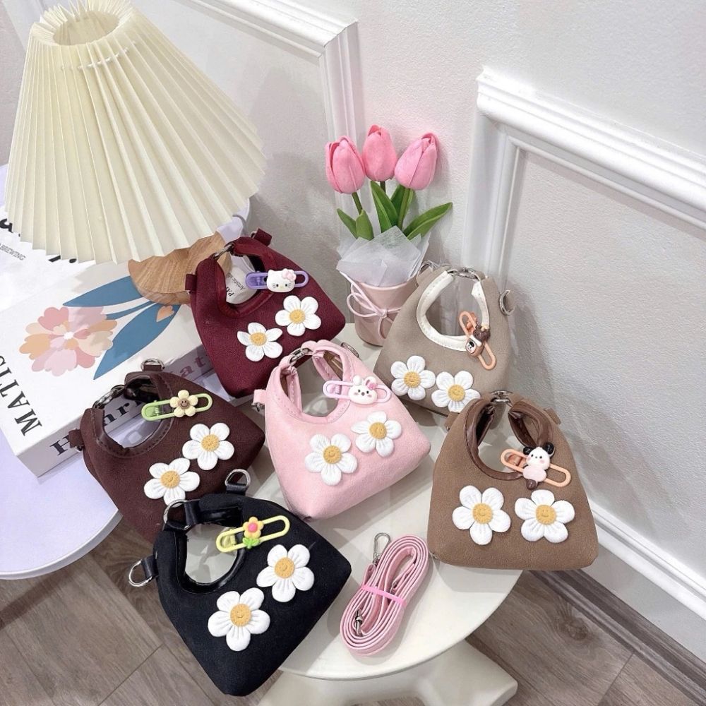 Túi xách da lộn hoa cúc kèm kẹp cho bé gái