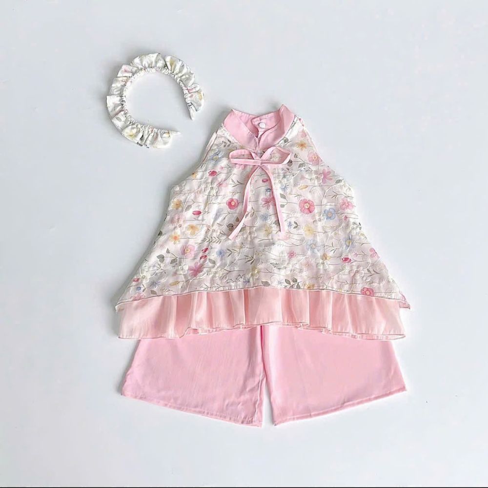 Set bộ áo yếm thêu hoa quần lụa kèm cài cho bé