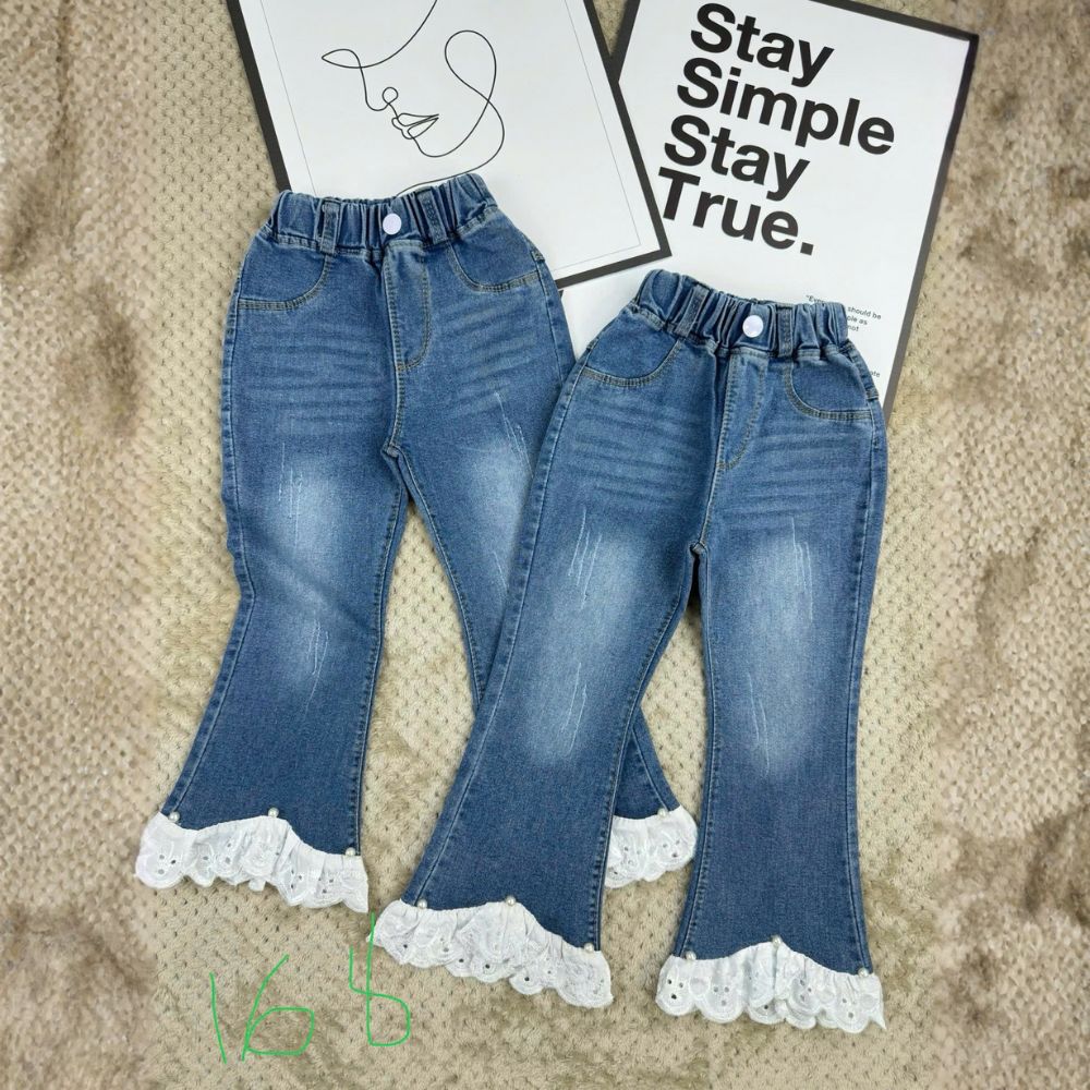 Quần jean ống loe phối ren cho bé gái