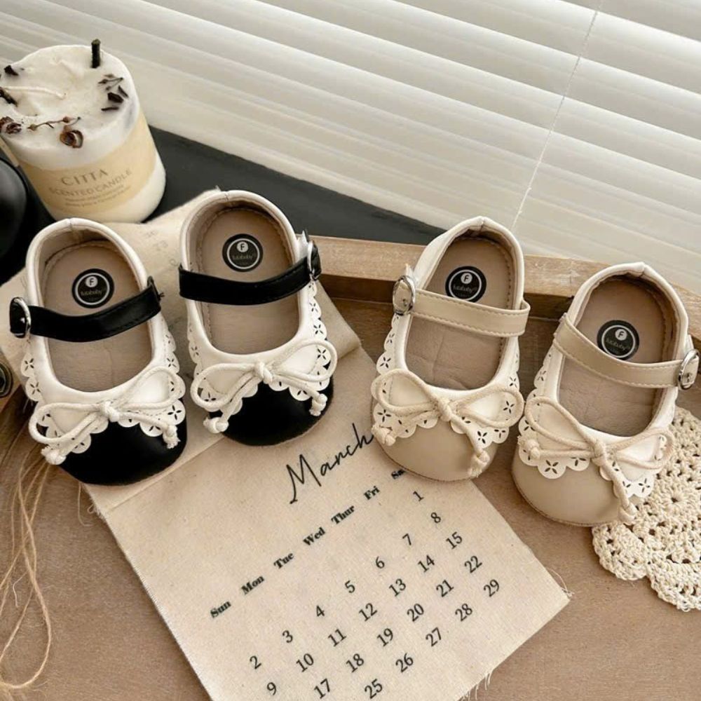 Giày búp bê tập đi nơ buộc dây cổ điển cho bé