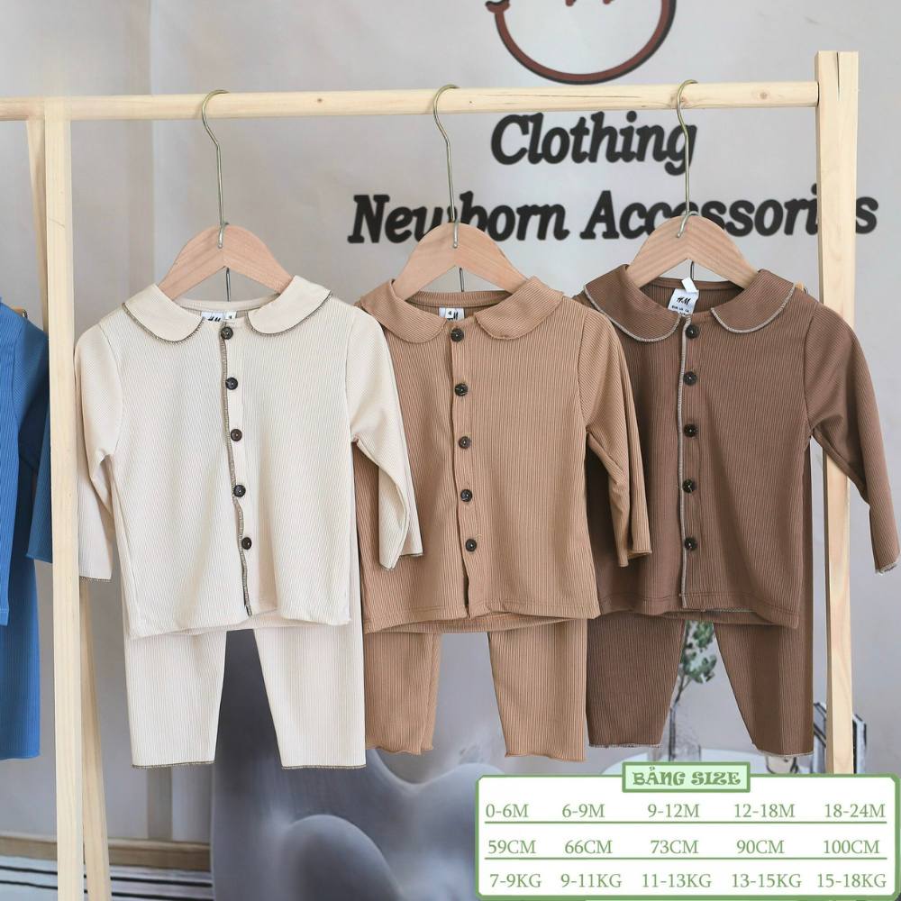 Bộ dài cổ sen chất len tăm cài cúc bé gái