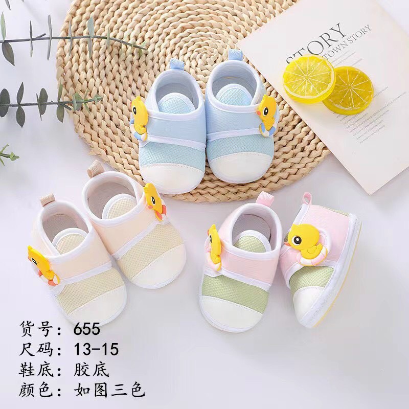 Giày đế kết tập đi hình vịt