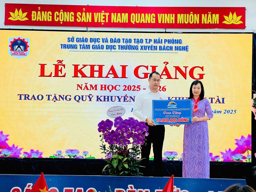 Attending the opening ceremony of the new school year 2025 - 2026