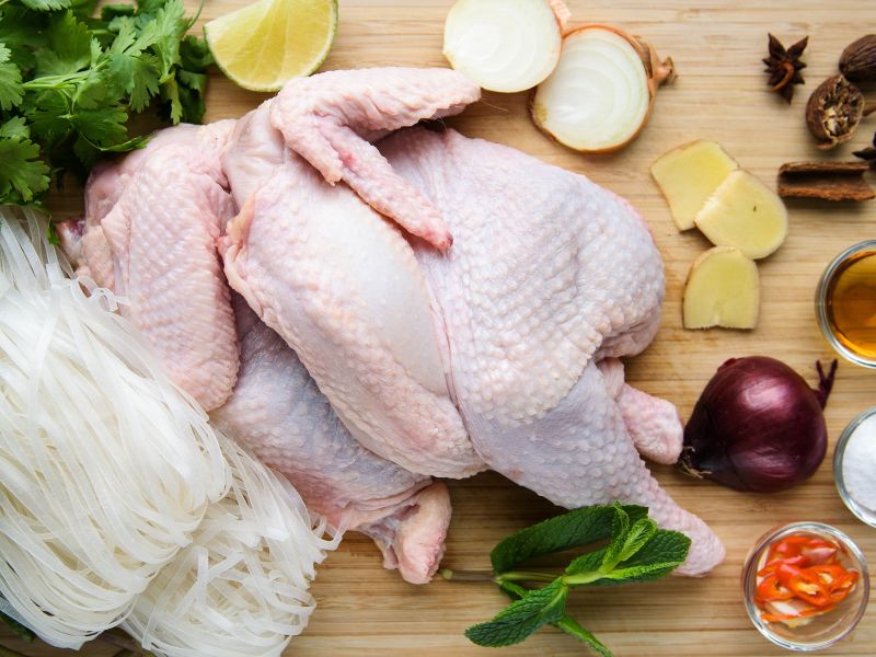 Gà nướng trên bếp than hồng