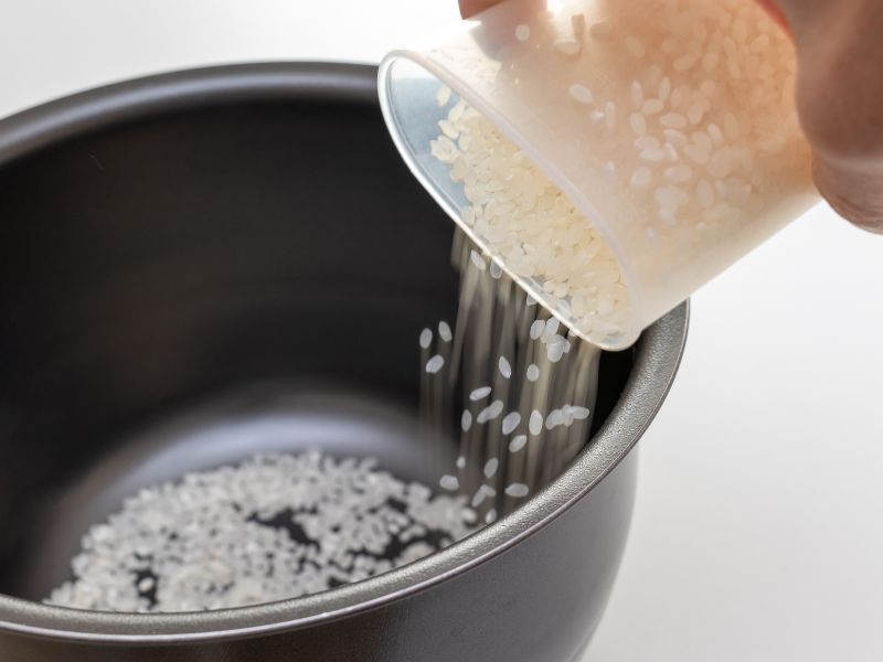 Nồi Cơm Điện Bị Trầy Xước Lớp Chống Dính Có Nên Dùng Tiếp?