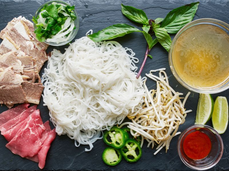 Cách Nấu Phở Bò Bằng Nồi Áp Suất Điện Nhanh Chóng
