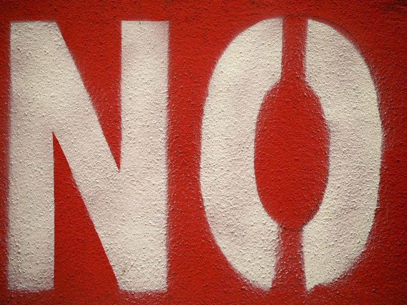 Bếp hồng ngoại bị nứt mặt kính: Có nên tiếp tục sử dụng?