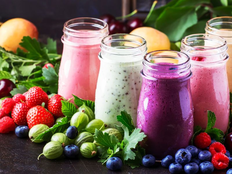 Máy xay sinh tố công nghiệp trong quán cà phê