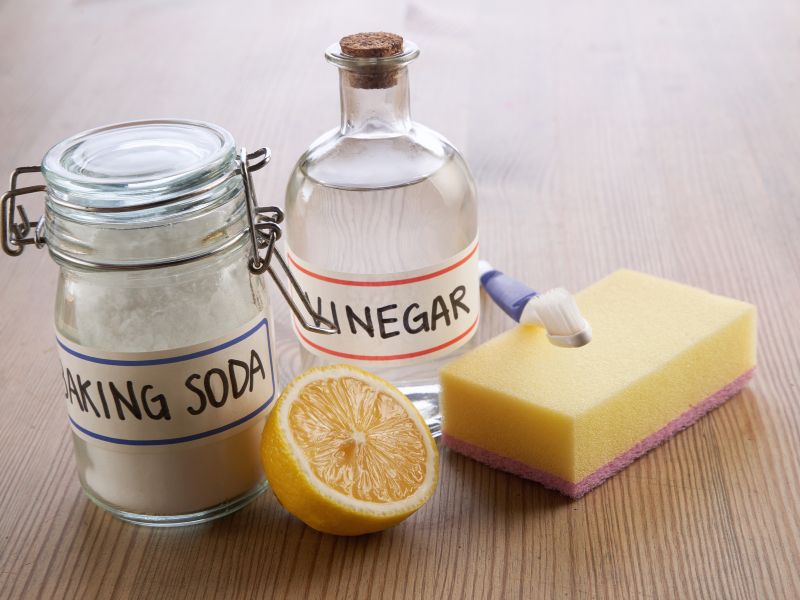 Phơi thớt gỗ dưới nắng sau khi làm sạch