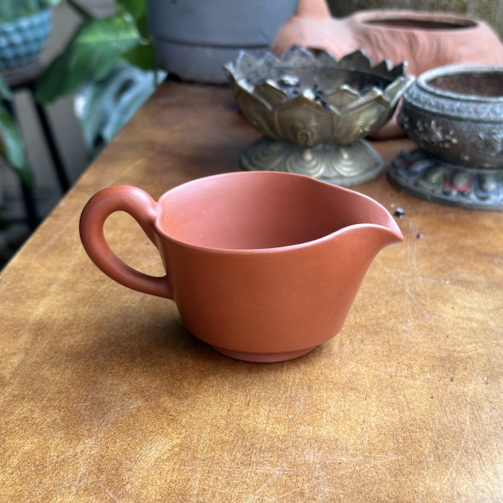 Tống rót trà có quai đất đỏ - gốm Mumyoi.
