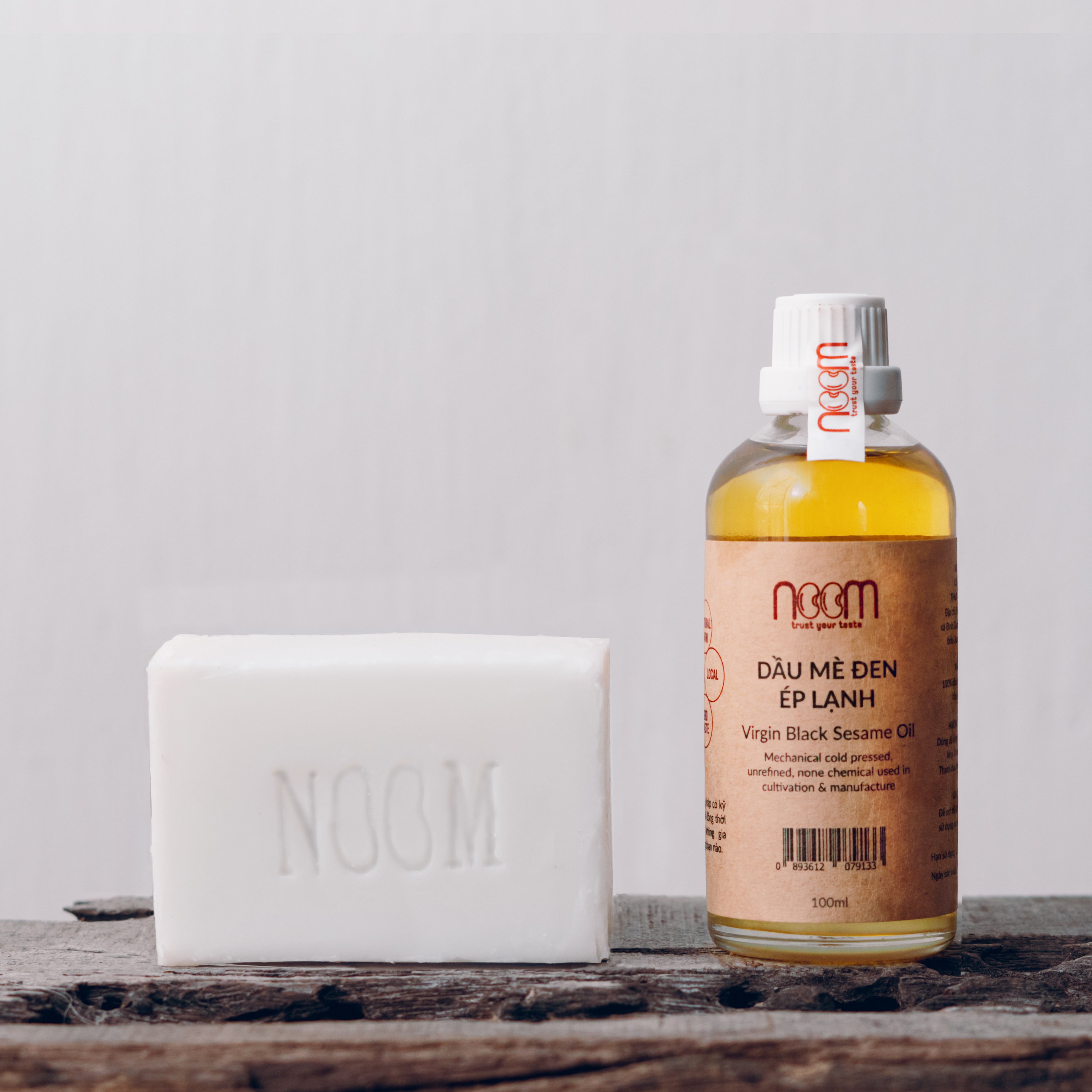 DẦU MÈ ĐEN ÉP LẠNH 350ml/100ml/500ml - Noom (tặng vòi nhấn cho chai 350ml)