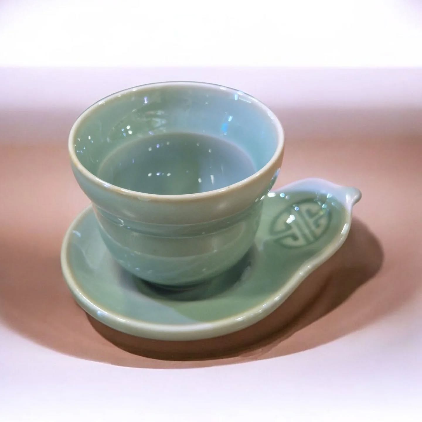 Ly trà sứ Đức Hóa, men Việt Diêu