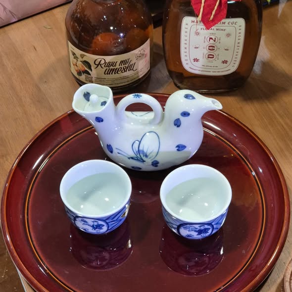 Bình rượu và chum rượu sứ Arita