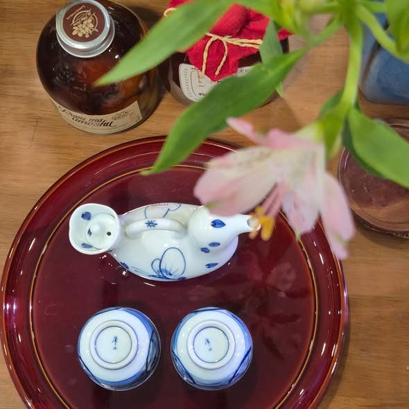 Bình rượu và chum rượu sứ Arita