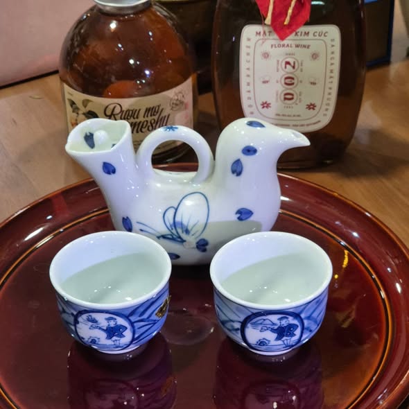 Bình rượu và chum rượu sứ Arita