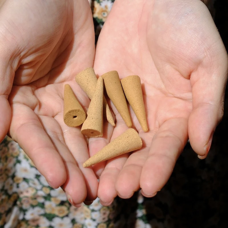 Nhang Nụ Đàn Hương – Sandalwood Incense Cones - Bèo Tấm