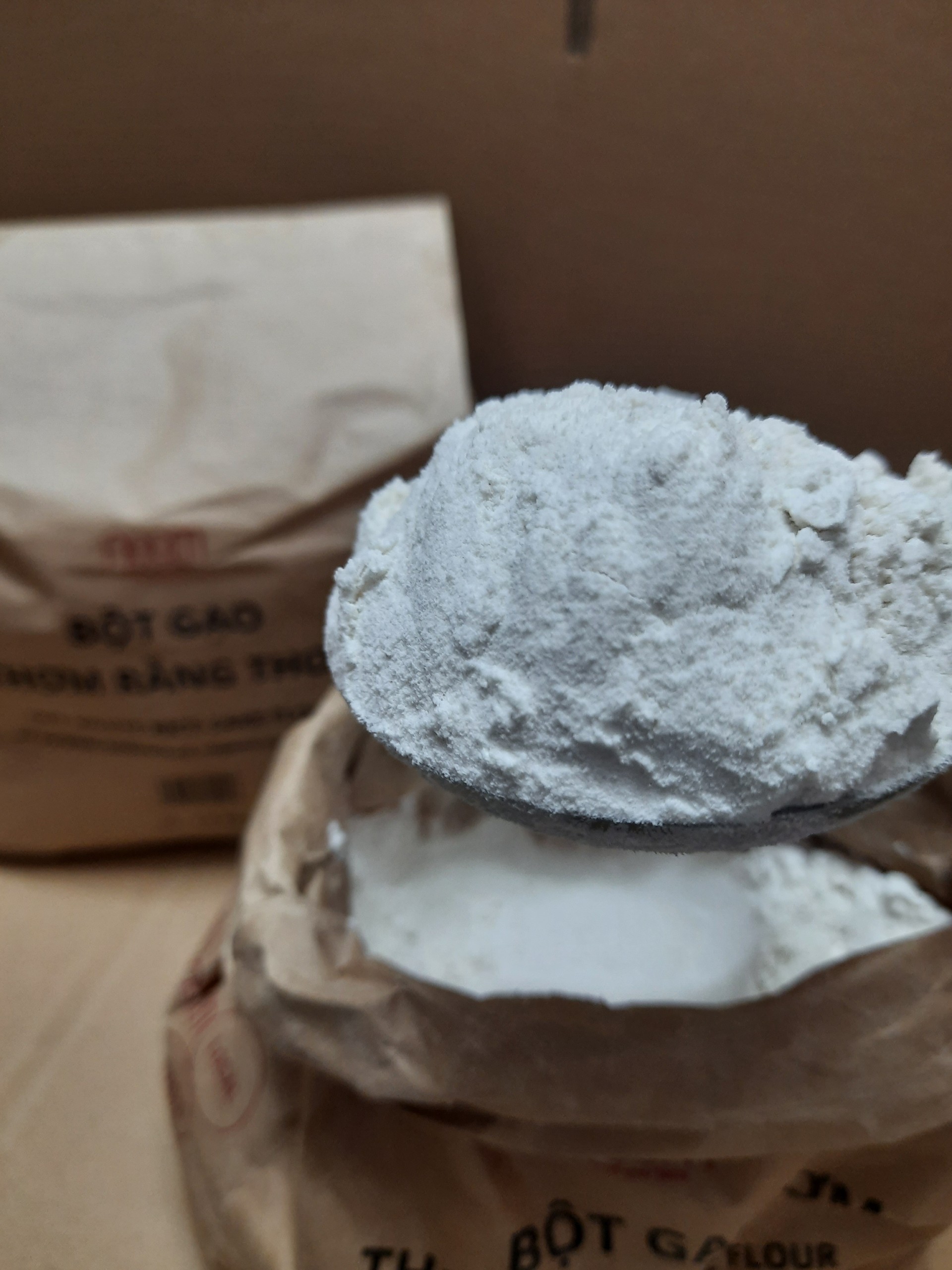 Bột Gạo Thơm Rằng Thơm 1,5kg - Noom (làm từ gạo xát dối thuần chủng)