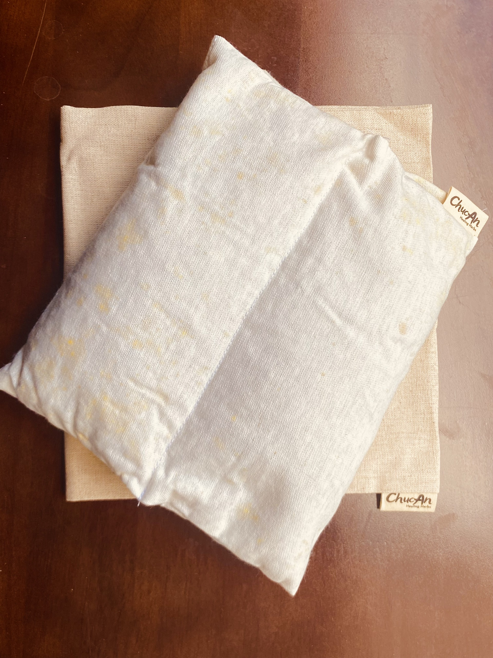 Gối chườm thảo dược - Chúc An (herbal healing pillows) ( Muối biển, ngải cứu, gừng, sả, nghệ, quế, đinh hương, lá thảo dược, nụ hoa thảo dược)