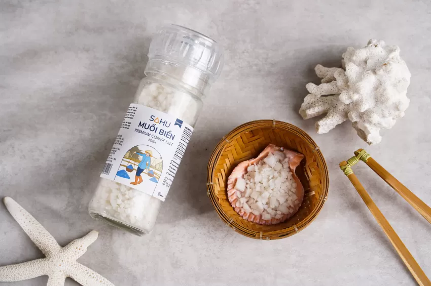 Muối biển Sahu premium - loại nhỏ (muối tiêu, muối ớt, muối ruốc, hoa muối, muối tre)