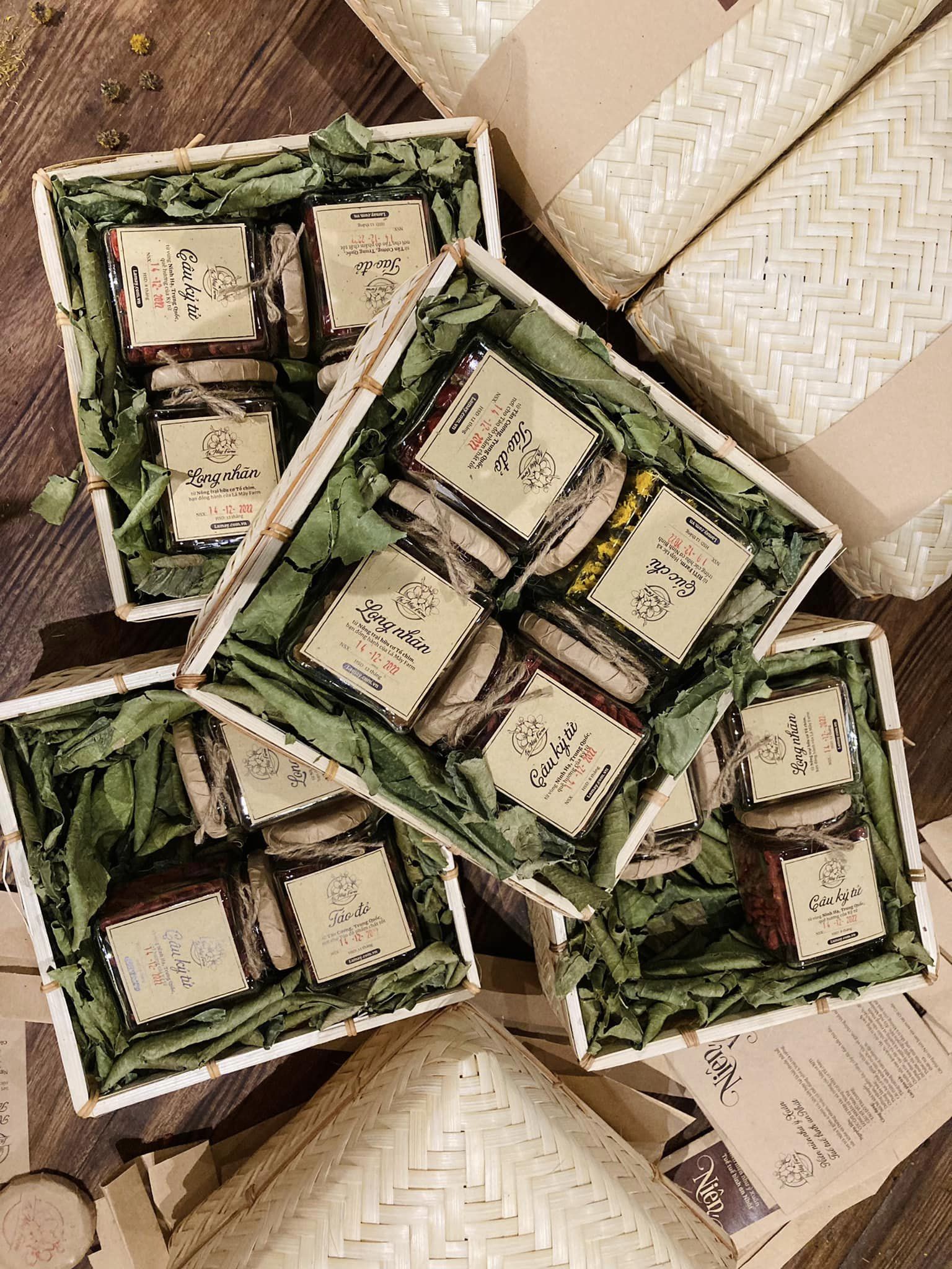 Set trà Niên Ý - hộp tre đan - Lá Mây Farm