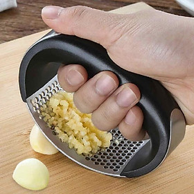 Dụng Cụ Dập Tỏi Ép Tỏi Cán Đen Cầm Tay Bằng Thép Không Gỉ Tiện Dụng A2351