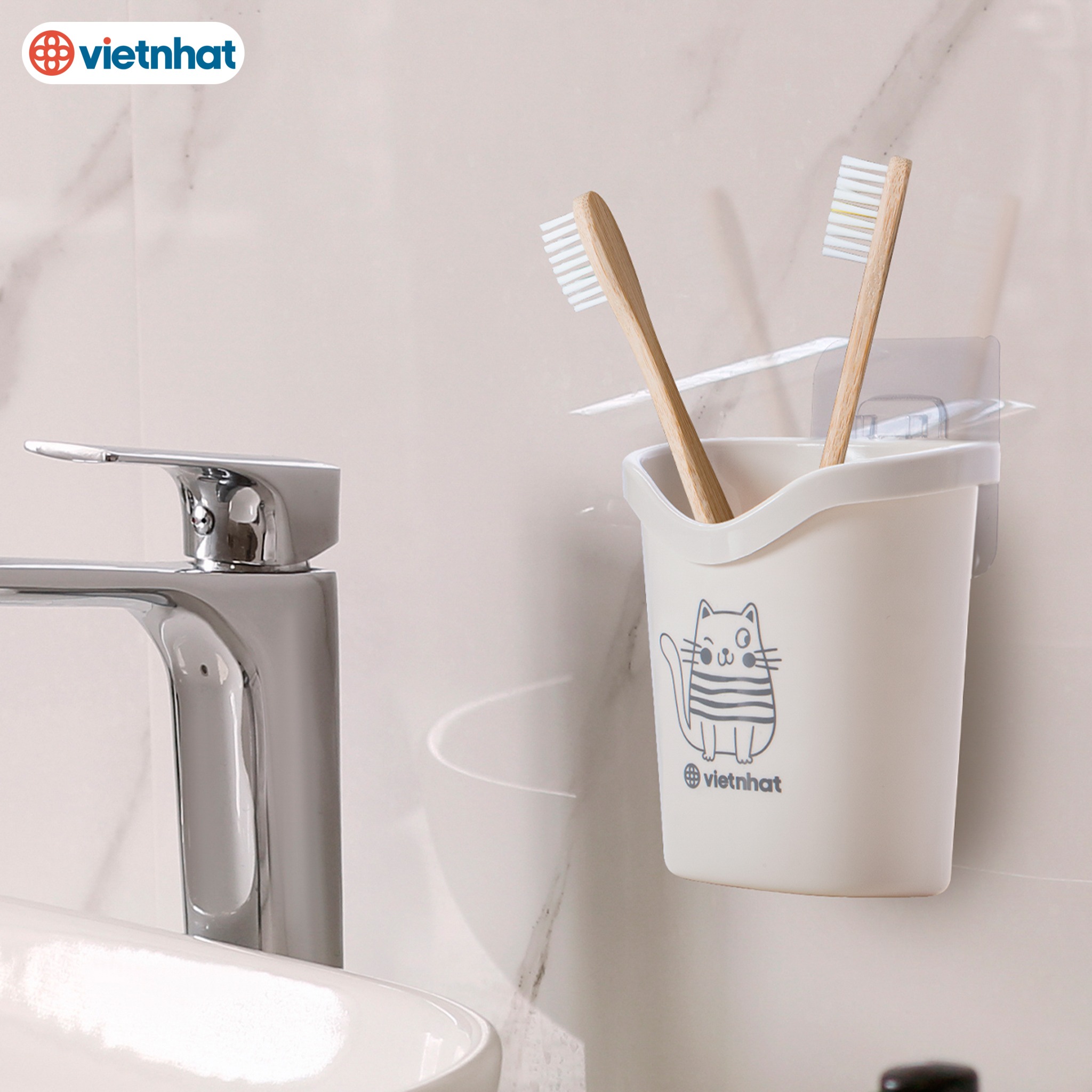 Cốc Dán Tường Cắm Bàn Chải Kem Đánh Răng Nhà Tắm Có Lỗ Thoát Nước Nhựa Việt Nhật (6370) A0923
