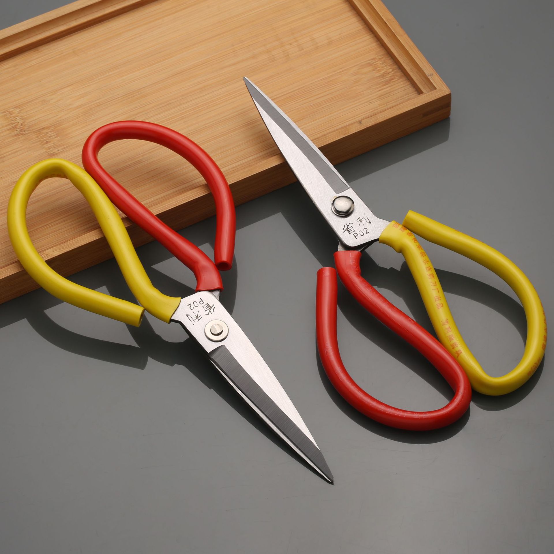 Kéo thép không gỉ hai màu Vàng đỏ cho nhà bếp gia đình kéo cắt vải cắt giấy đóng gói cắt băng keo A2412