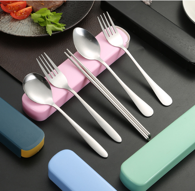 Bộ 3 Món Thìa Đũa Muỗng Inox Kèm Hộp Đựng Bằng Nhựa A0323