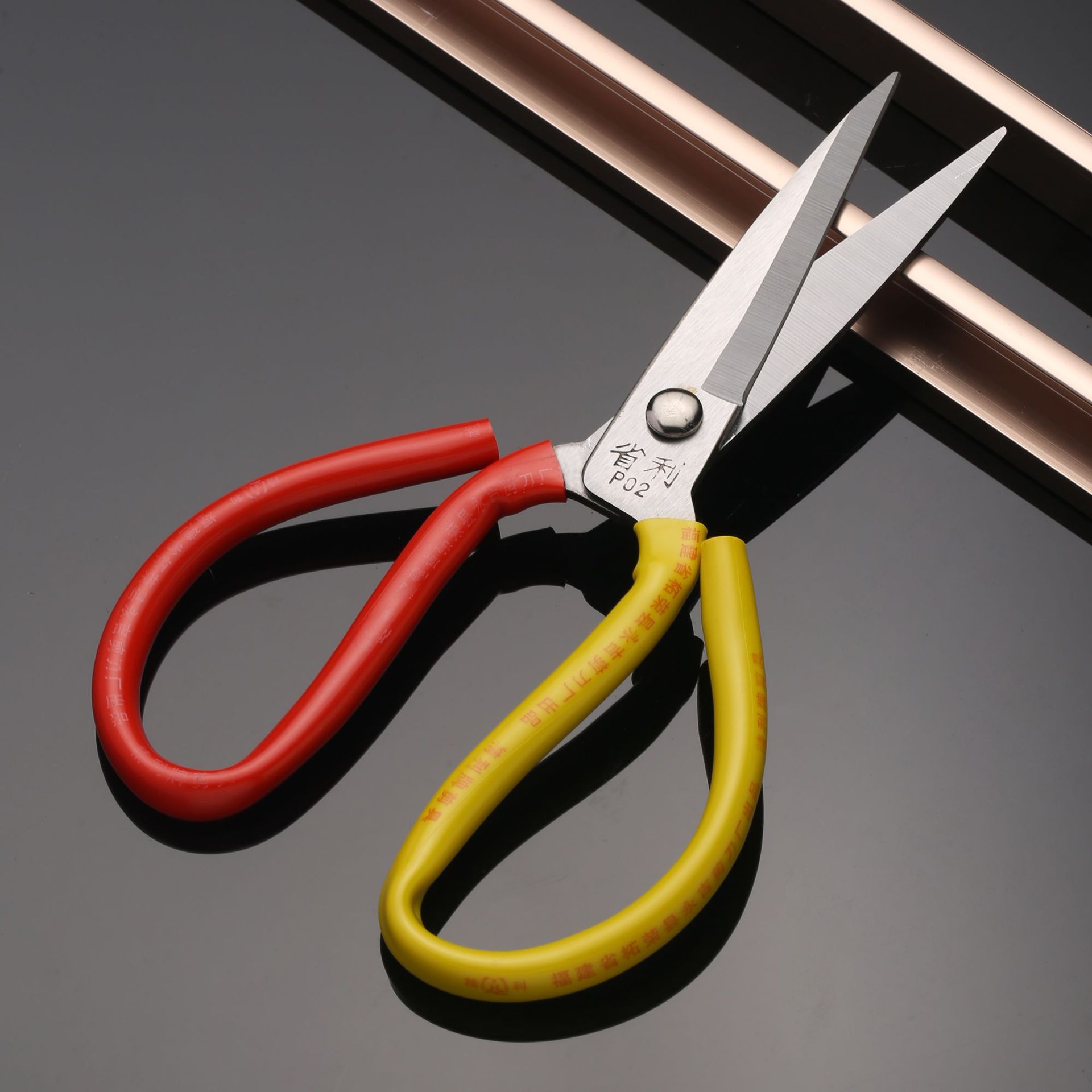 Kéo thép không gỉ hai màu Vàng đỏ cho nhà bếp gia đình kéo cắt vải cắt giấy đóng gói cắt băng keo A2412