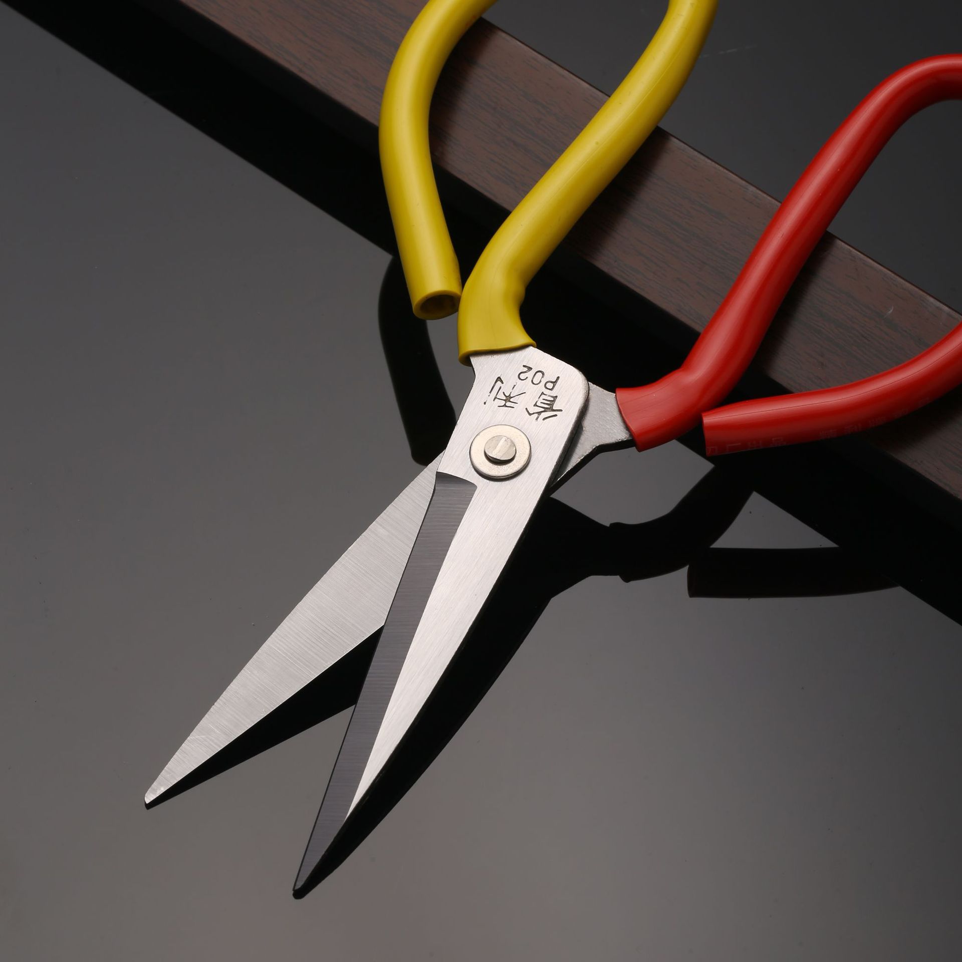 Kéo thép không gỉ hai màu Vàng đỏ cho nhà bếp gia đình kéo cắt vải cắt giấy đóng gói cắt băng keo A2412