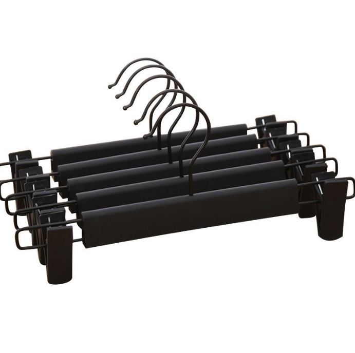 Giá treo quần bằng nhựa đen kẹp quần áo cửa hàng có kẹp móc treo đồ L0321