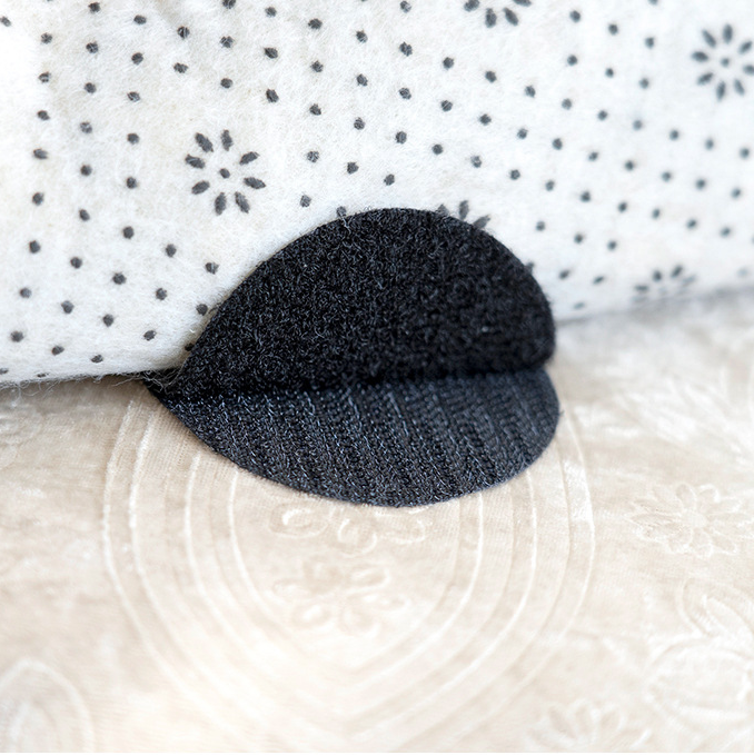 Bộ 5 miếng dán cố định thảm trải giường, khăn trải bàn, ghế sofa, keo dán không để lại dấu vết, chống trượt L1532