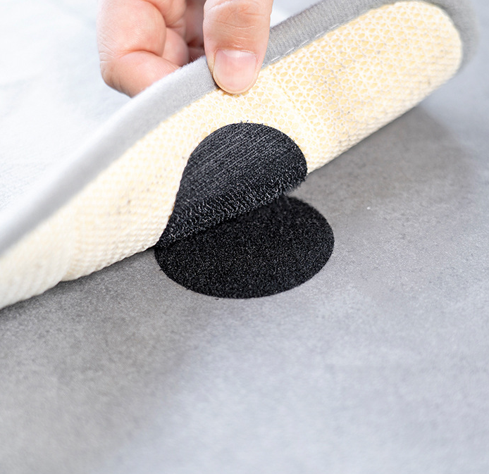 Bộ 5 miếng dán cố định thảm trải giường, khăn trải bàn, ghế sofa, keo dán không để lại dấu vết, chống trượt L1532