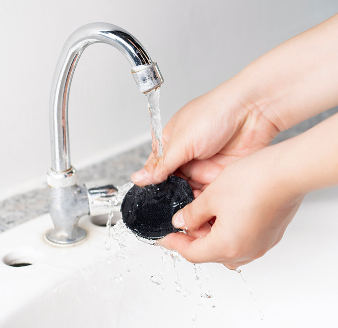 Bộ 5 miếng dán cố định thảm trải giường, khăn trải bàn, ghế sofa, keo dán không để lại dấu vết, chống trượt L1532