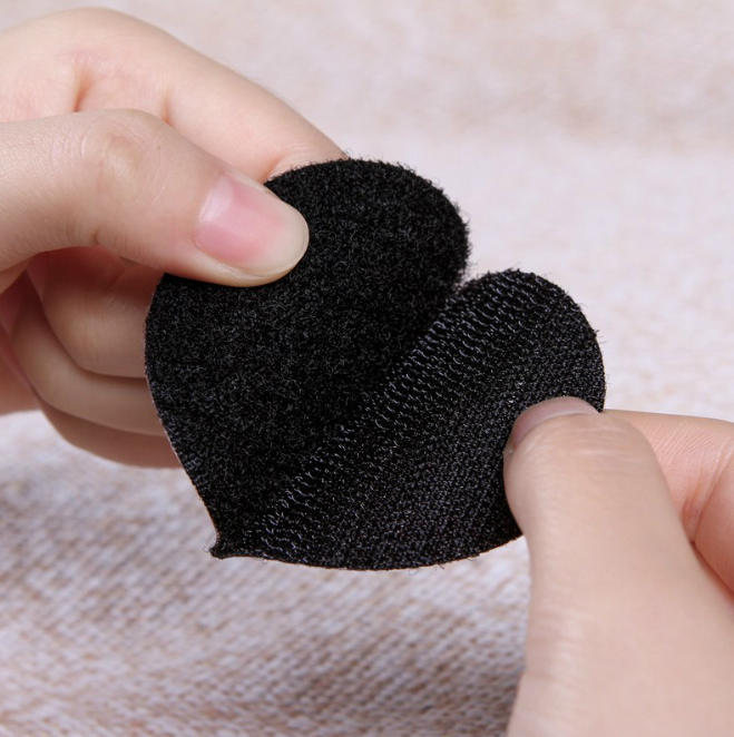 Bộ 5 miếng dán cố định thảm trải giường, khăn trải bàn, ghế sofa, keo dán không để lại dấu vết, chống trượt L1532