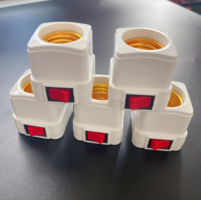 Ổ cắm công tắc đui đèn vuông màu trắng có đầu đèn xoay được A1152