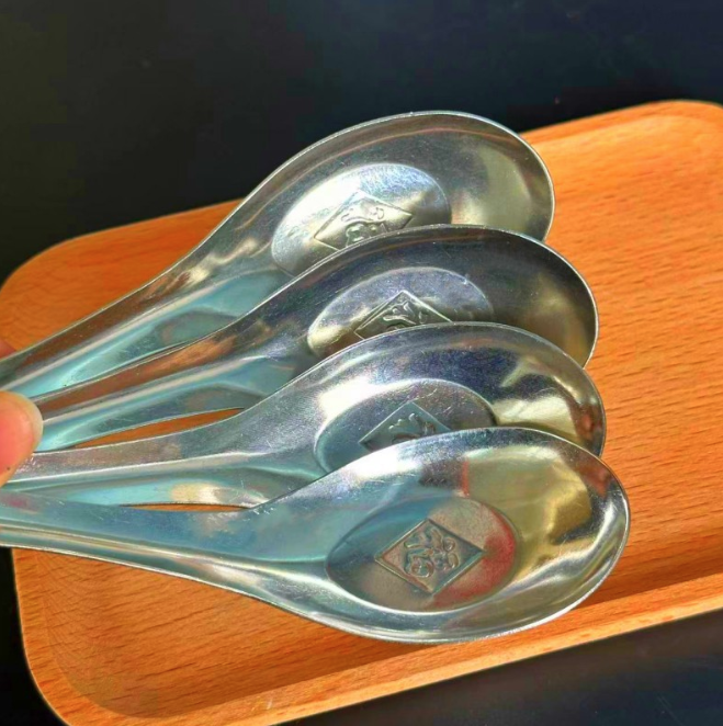 Thìa Inox Ăn Cơm Bằng Thép Không Gỉ Dày Dặn Chắc Chắn A1316