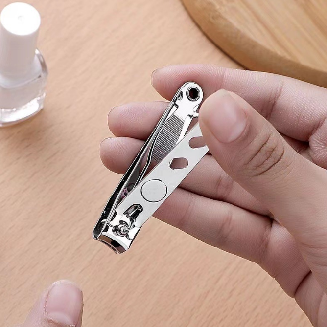 Kềm cắt móng tay bằng thép không gỉ lớn 3 lỗ kèm dụng cụ lấy ráy tai A1328