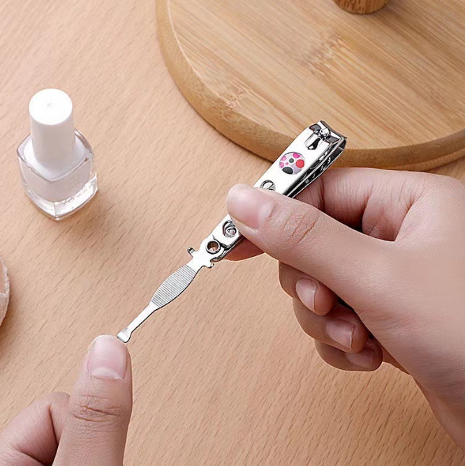 Kềm cắt móng tay bằng thép không gỉ lớn 3 lỗ kèm dụng cụ lấy ráy tai A1328