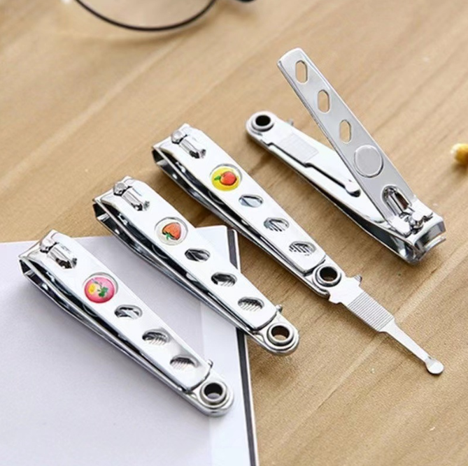 Kềm cắt móng tay bằng thép không gỉ lớn 3 lỗ kèm dụng cụ lấy ráy tai A1328