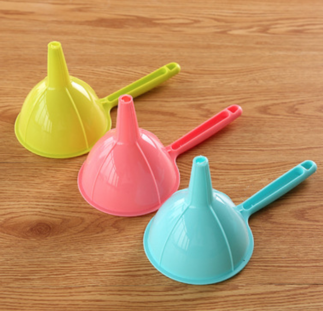Phễu rót chất lỏng, dụng cụ rót chất lỏng dạng phễu nhựa đa năng nhiều màu sắc A1621