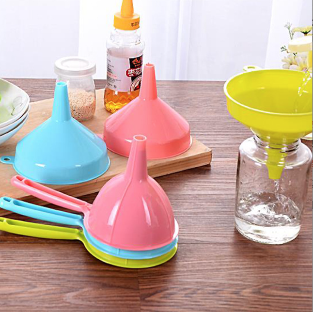 Phễu rót chất lỏng, dụng cụ rót chất lỏng dạng phễu nhựa đa năng nhiều màu sắc A1621