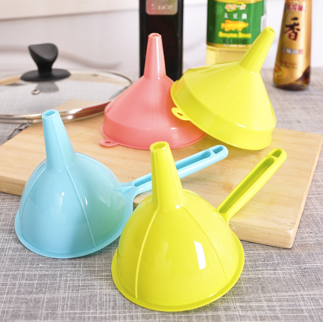 Phễu rót chất lỏng, dụng cụ rót chất lỏng dạng phễu nhựa đa năng nhiều màu sắc A1621