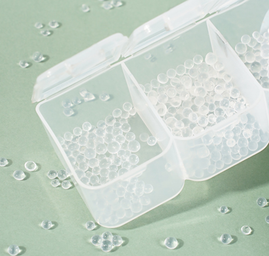 Hộp thuốc có bao bì riêng dành cho người cao tuổi, bao gồm lời nhắc uống thuốc ba lần một ngày (sáng, trưa và tối) A1732